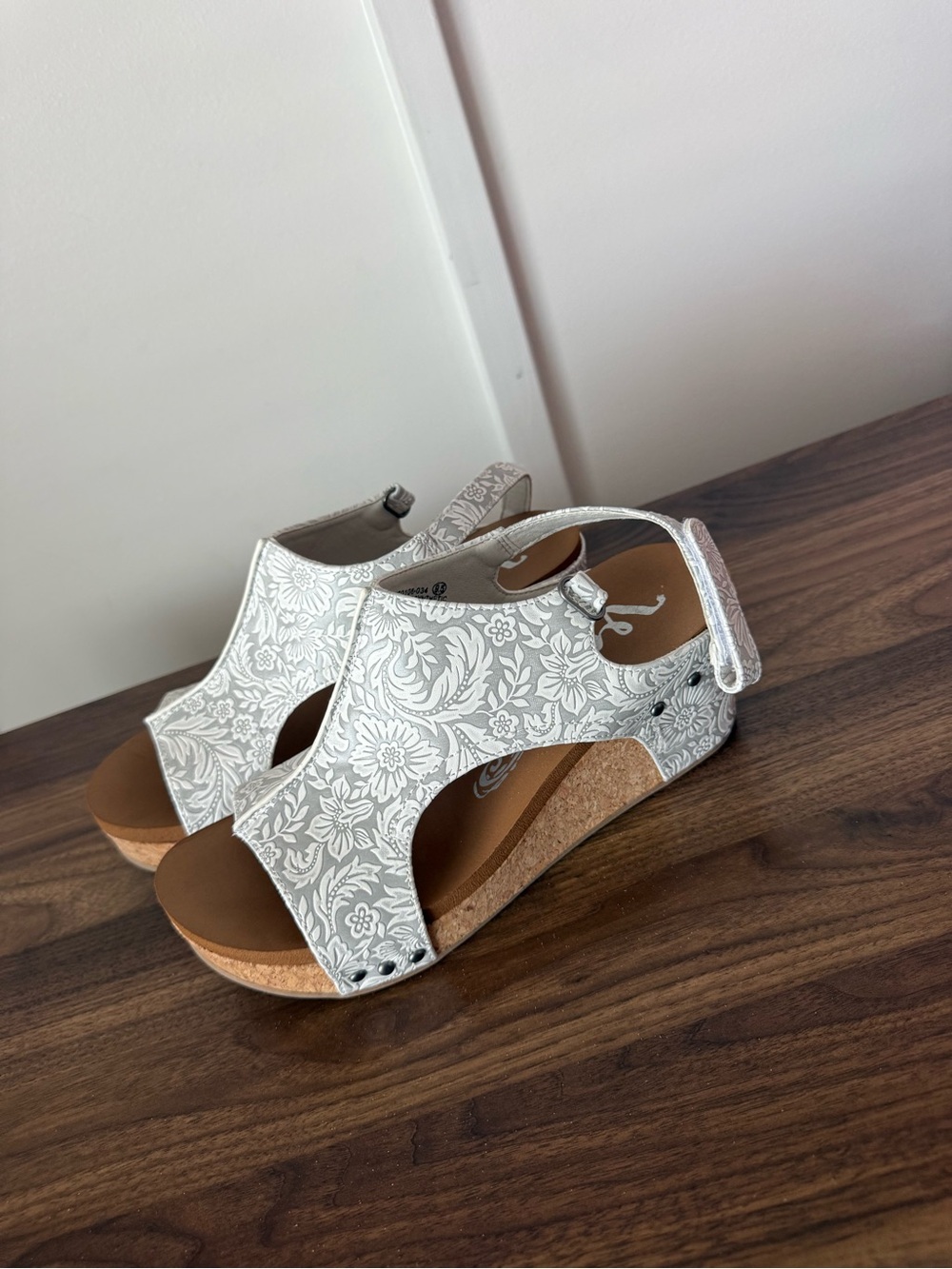 Very G Isabella Western Wedge Sandal 9.5